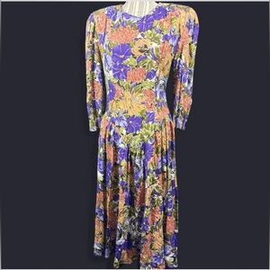 Beautiful floral women’s vintage John Robert’s dress
